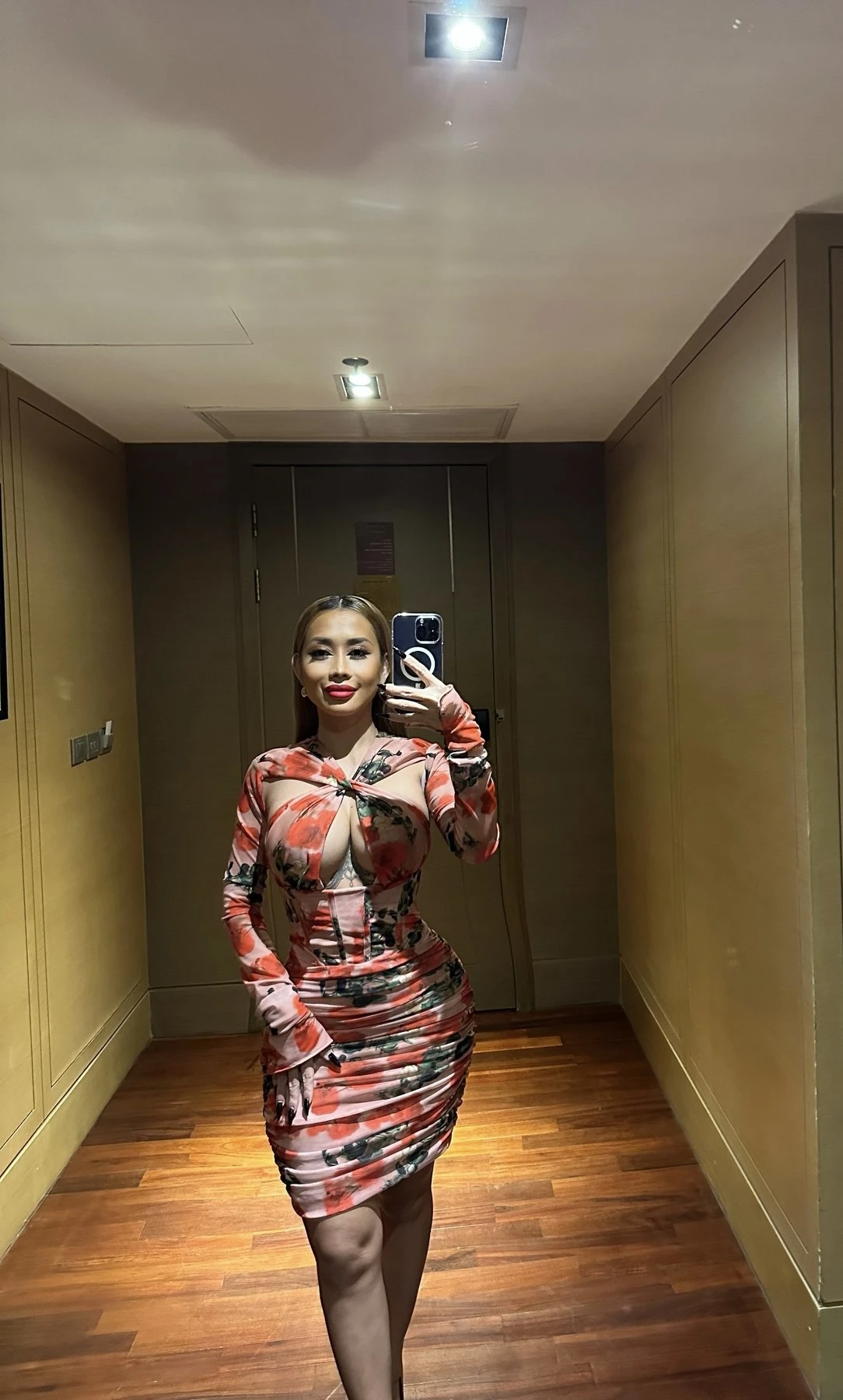 Angela – Vietnamese escort in Hong Kong — 12 / 21