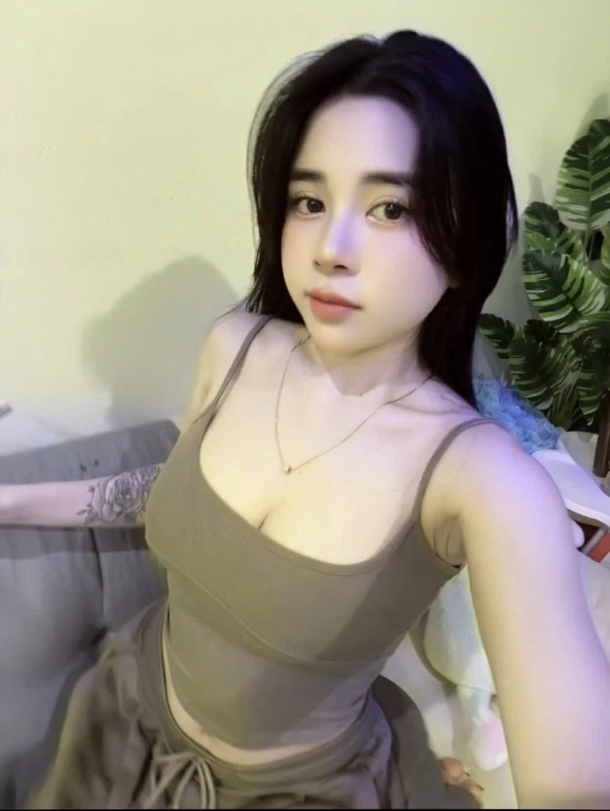 Ngoc 22 – Vietnamese escort in Bangalore — 4 / 5