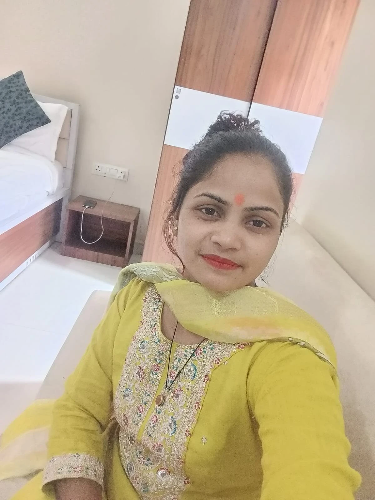 Ruhi cam or meet – Indian escort in Bangalore — 2 / 5
