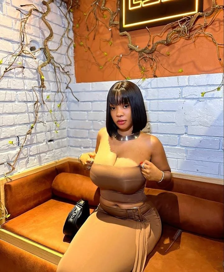 Ariana – Tanzanian escort in Ahmedabad — 2 / 4
