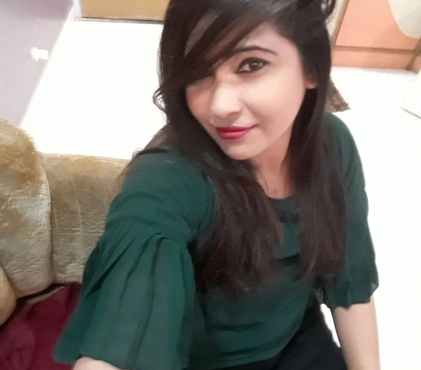 Praba >> Hot Girl – Indian escort in Bangalore — 1 / 2