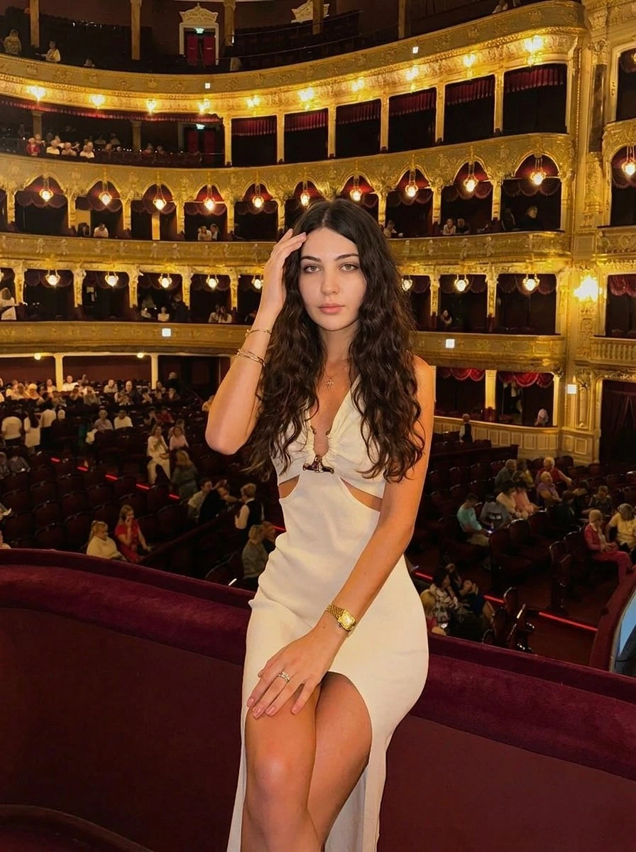 Julia – Russian escort in Hong Kong — 2 / 7