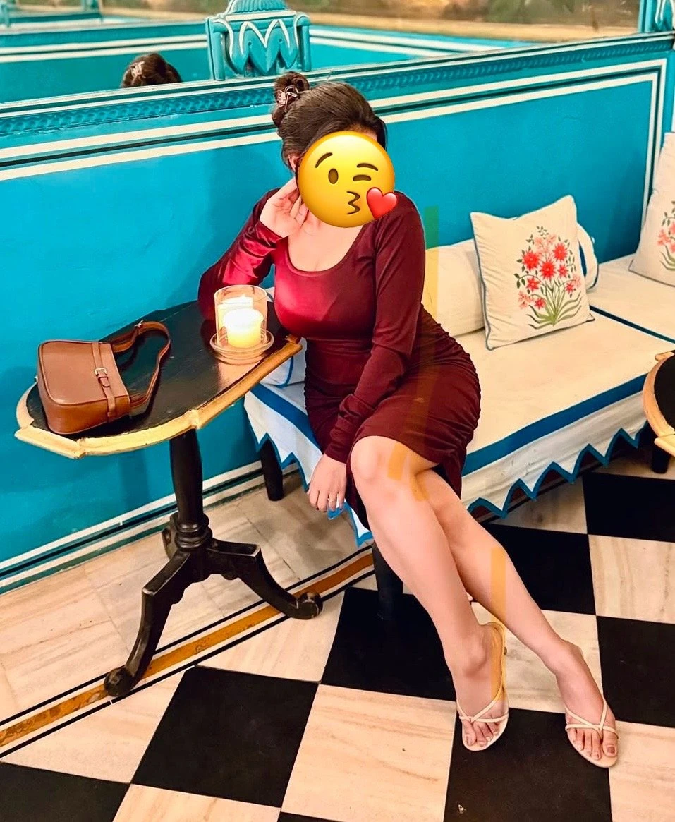 Real Meet And Cam Show – Indian escort in Bangalore — 2 / 3