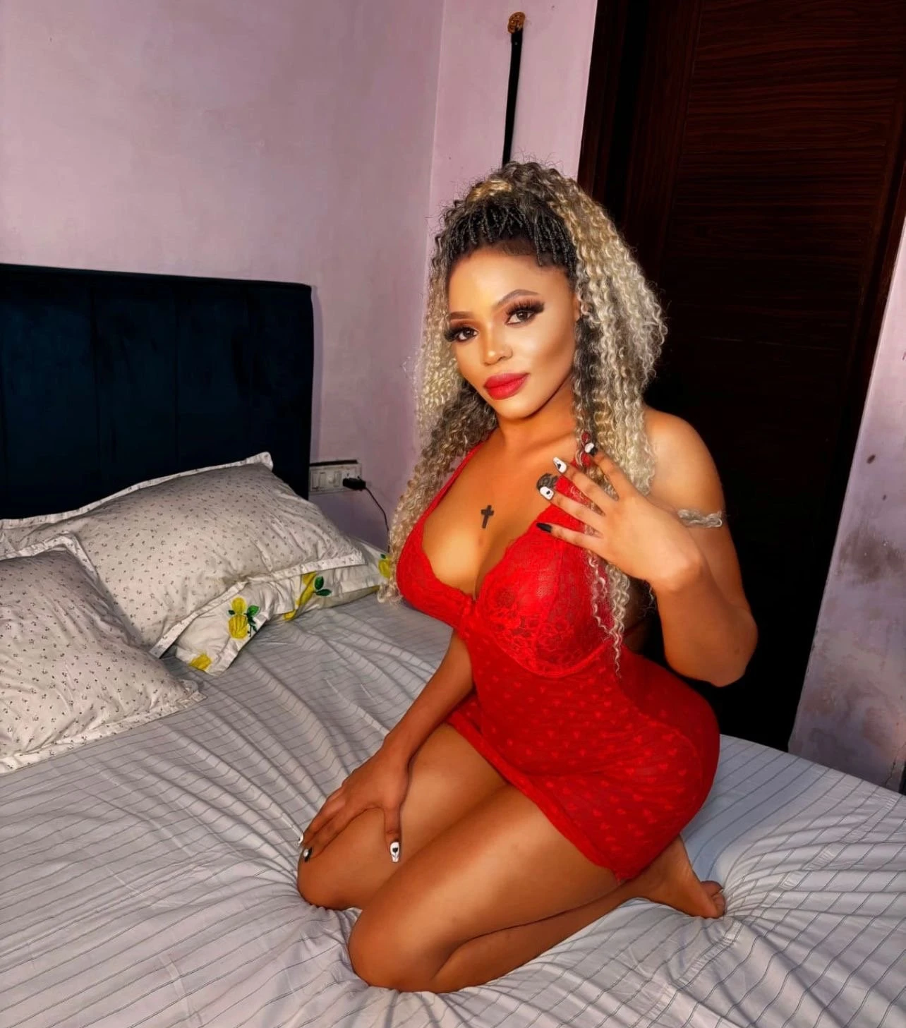 Vicky Victoria in Gurgaon sector 54 – Zambian escort in Gurgaon — 3 / 10