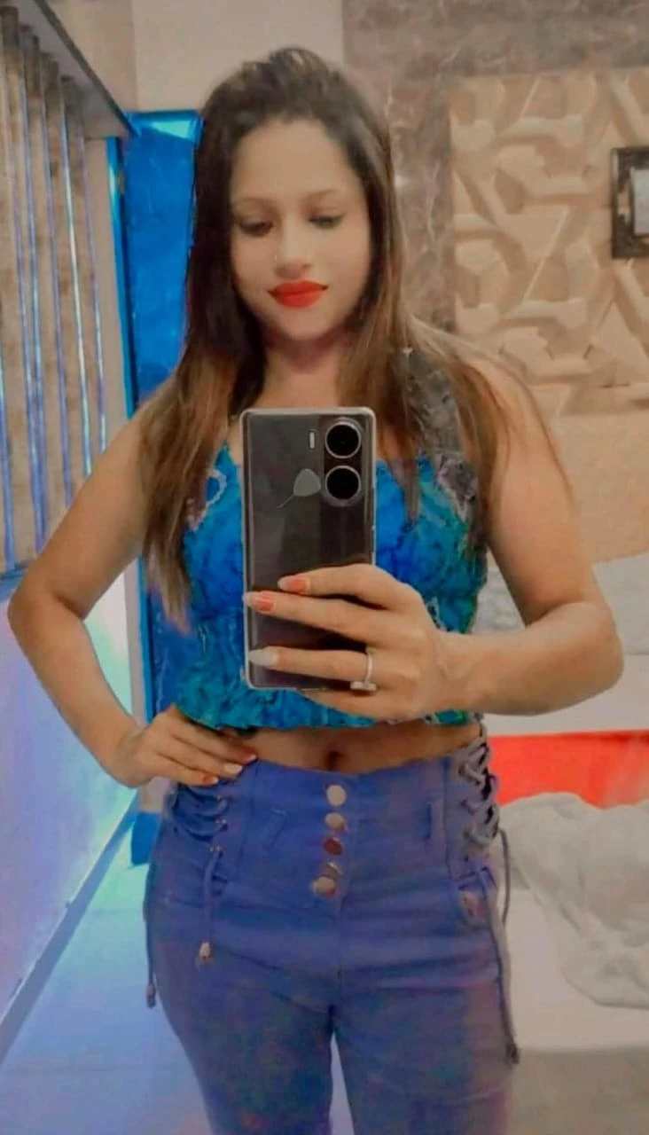 Dipti Cam or Real – Indian escort in Bangalore — 2 / 3