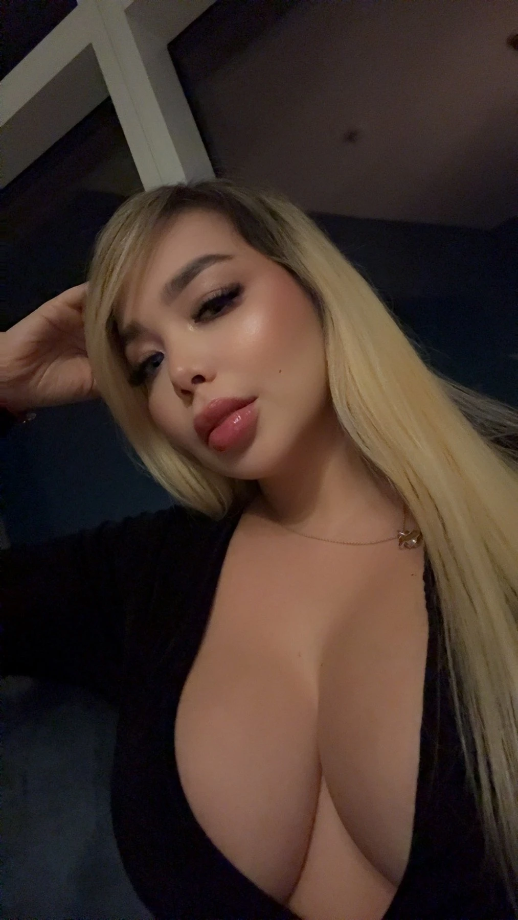 Aleja Escobar – Colombian escort in Limassol — 10 / 18
