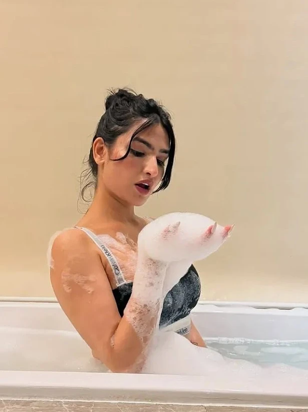 Anjali Sharma – escort in Guwahati — 2 / 3