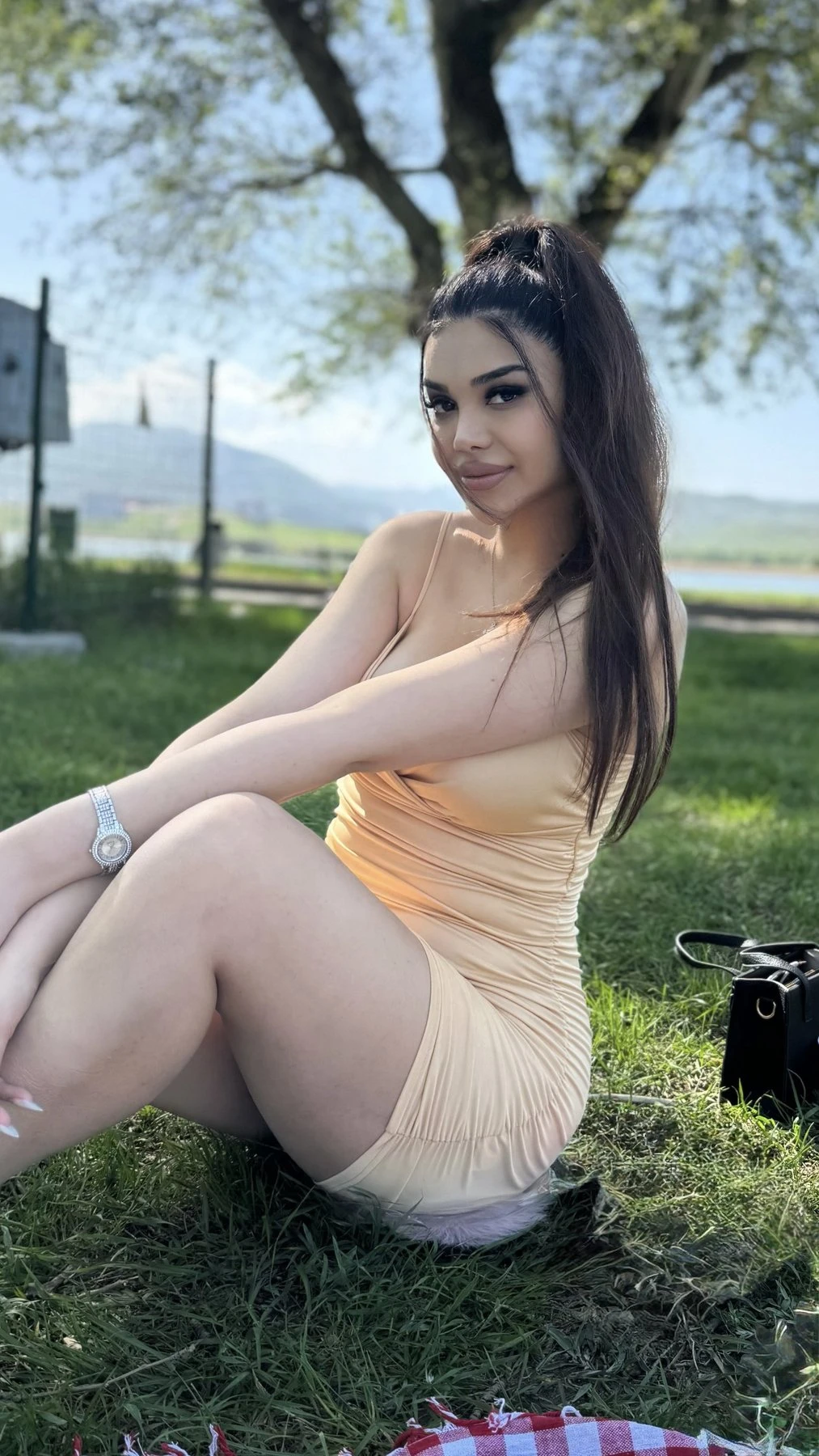 Anita – Azerbaijani escort in Tirana — 7 / 10