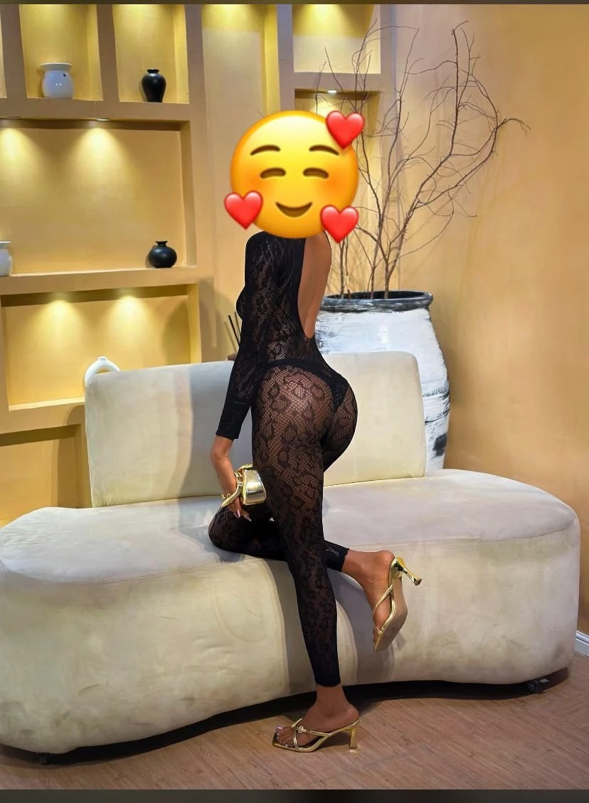 Naomi – Nigerian escort in Cotonou — 2 / 3