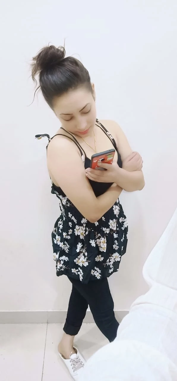 Sophia Only for Webcam – Indian escort in Bangalore — 2 / 5
