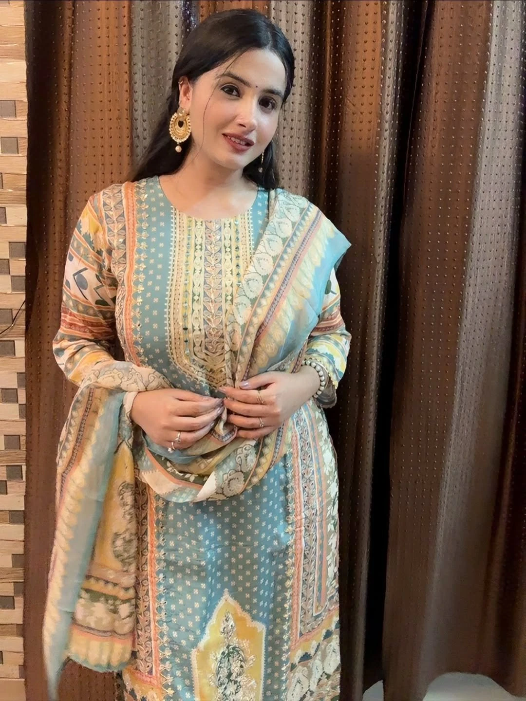 Ronika – escort in Ahmedabad — 3 / 4