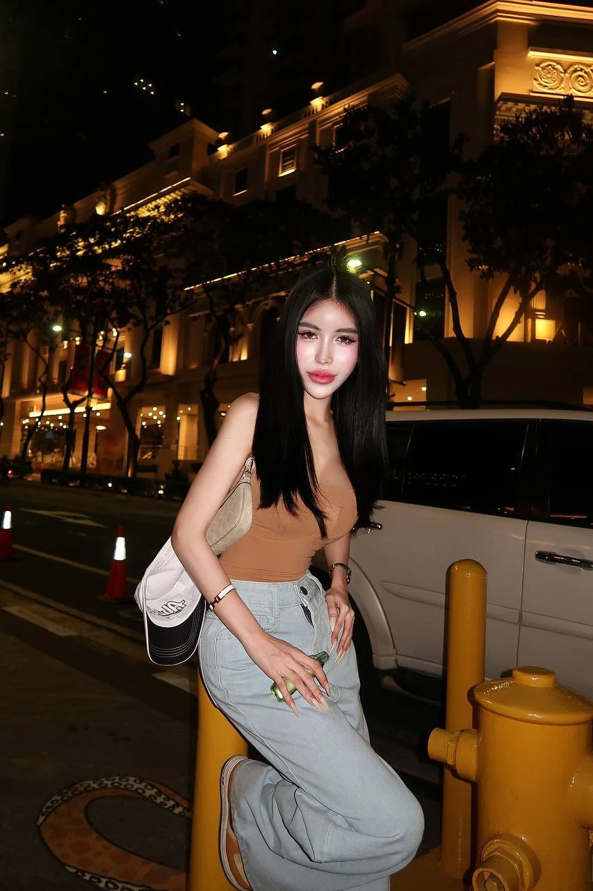 Sexy girl just arrive – Vietnamese escort in Hong Kong — 10 / 12