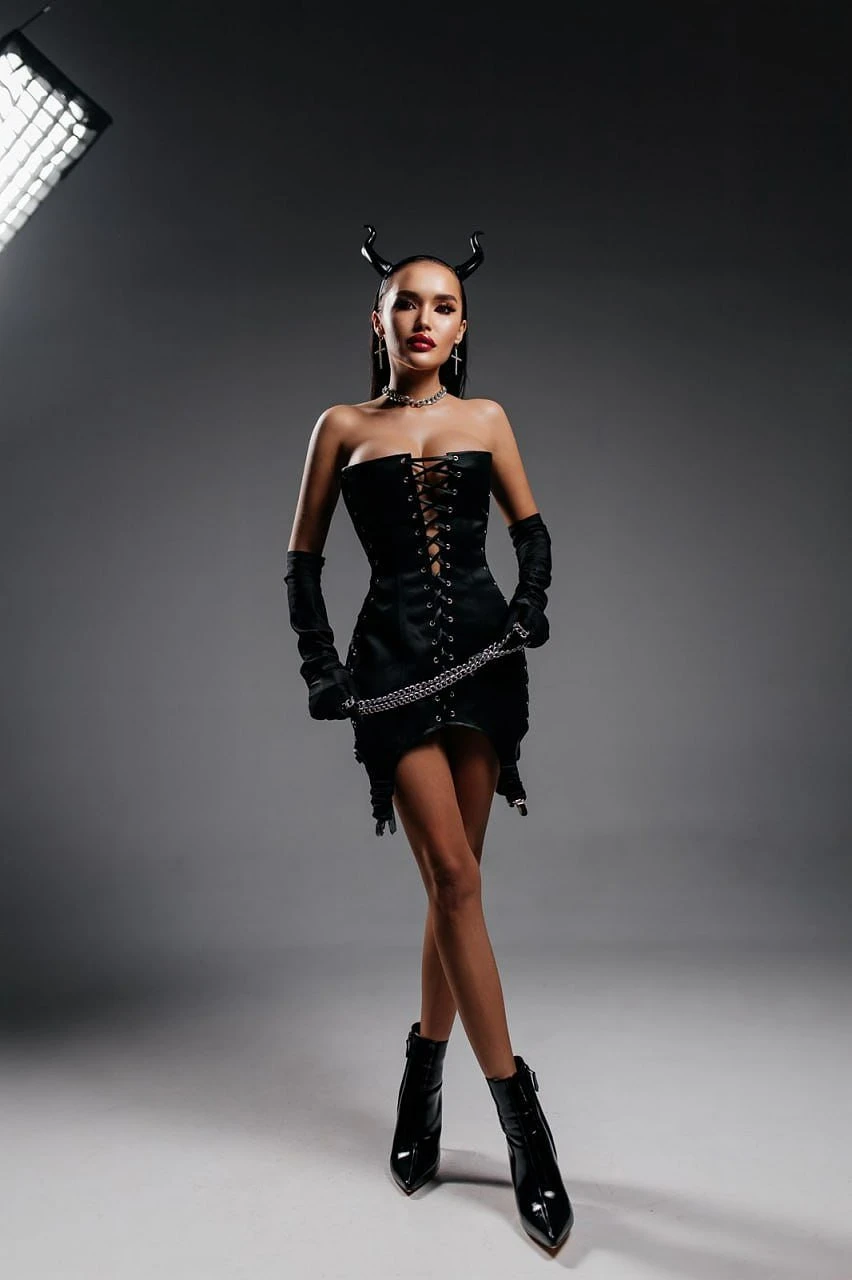 Anna – Russian escort in Hong Kong — 4 / 11