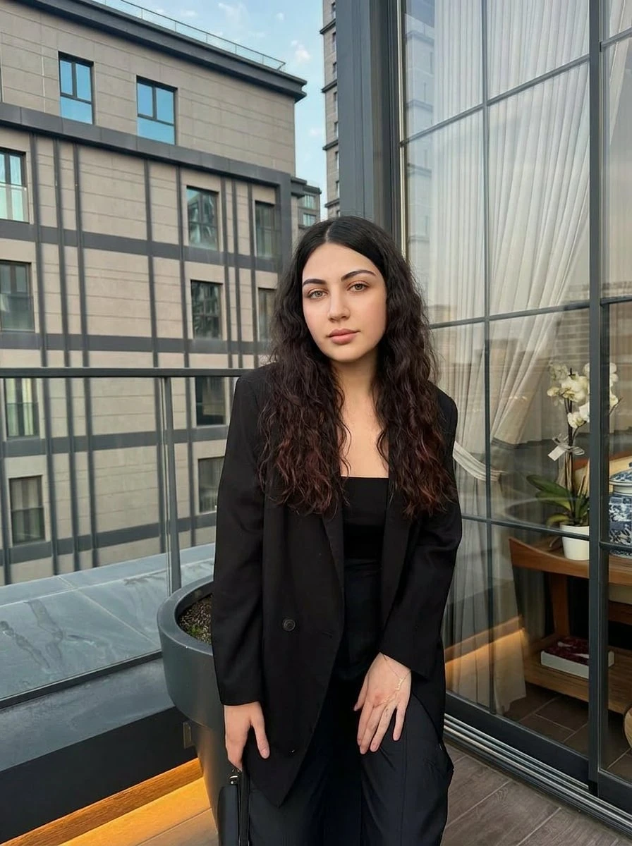 Elza – Azerbaijani escort in Hong Kong — 4 / 6