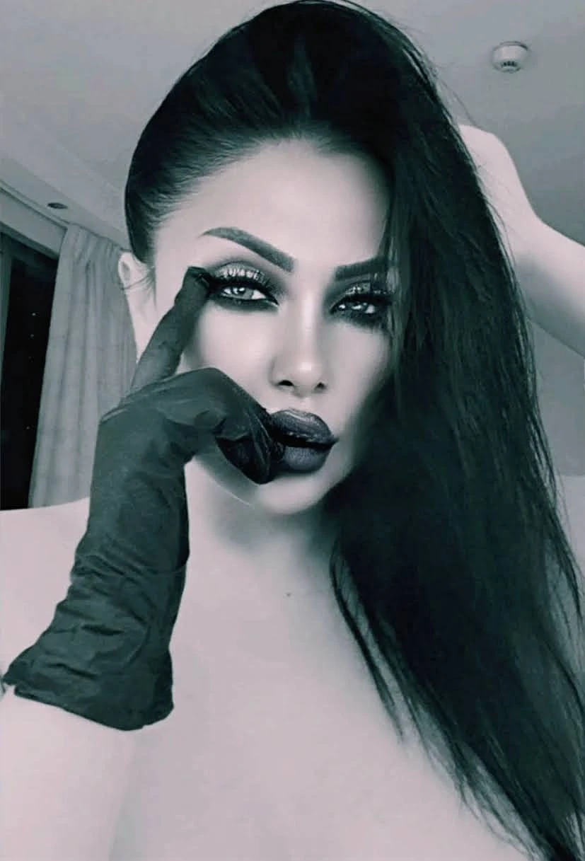 Mistress Ayka – Azerbaijani escort in Baku — 16 / 21