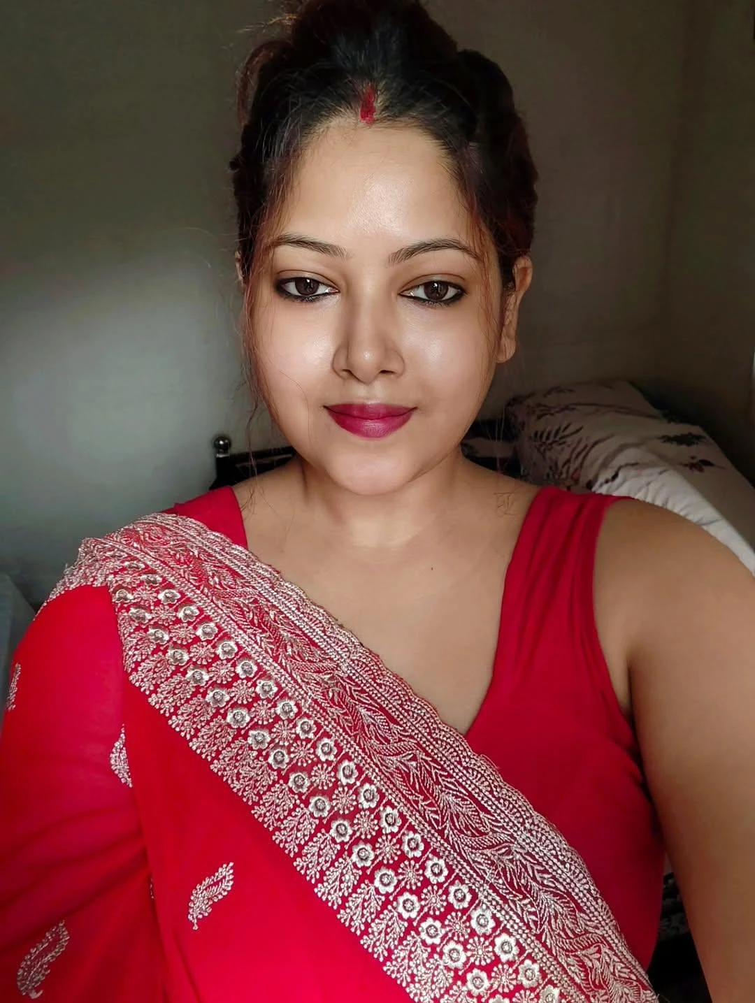 Nikki (Cam Session & Real Meet) – Indian escort in Bangalore — 5 / 6