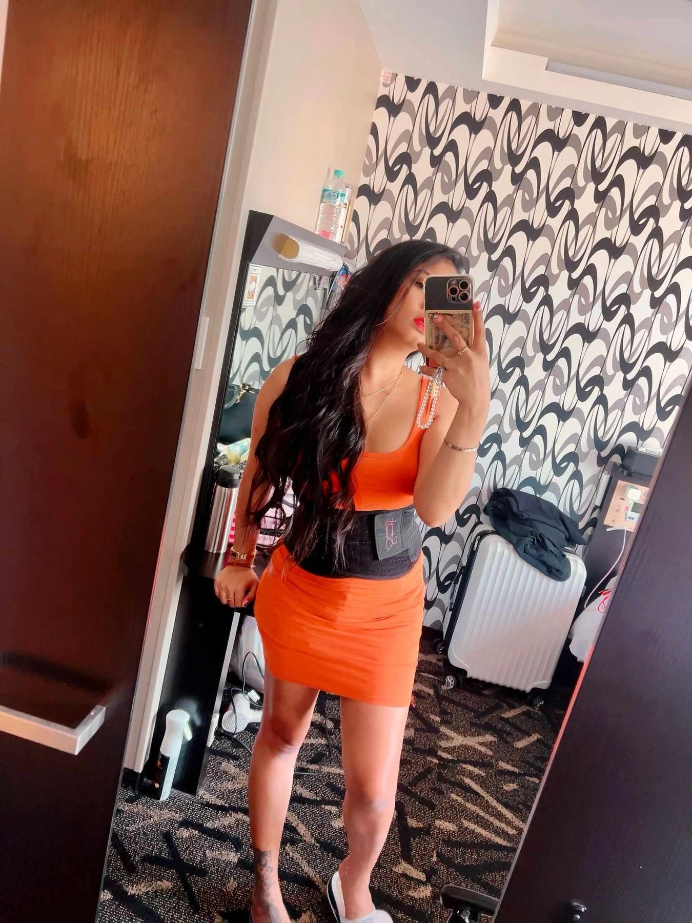 Sandie – Filipino escort in Hong Kong — 2 / 4