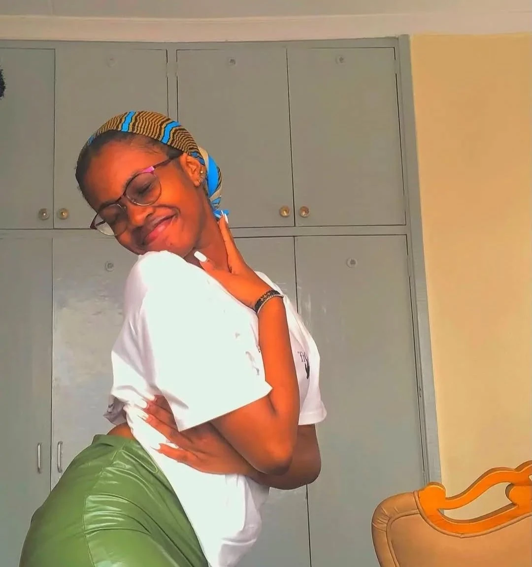 Wonie – Malian adult performer in Chandigarh — 1 / 2