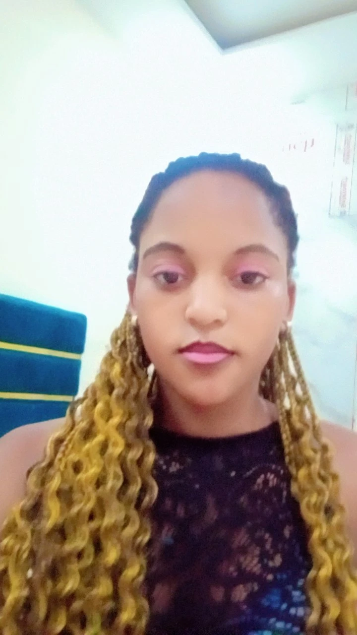 Tricia – South African adult performer in Chandigarh — 2 / 5