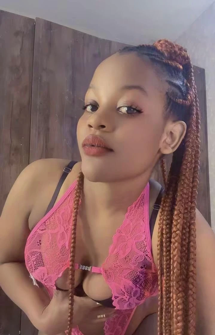 Shinah Bae – South African escort in Chandigarh — 3 / 5