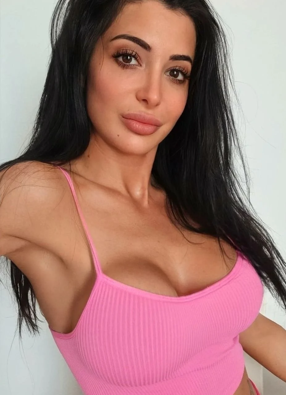 Sabrina – escort in Hong Kong — 4 / 6