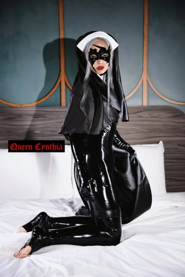 Queen Cynthia – Chinese dominatrix in Hong Kong — 2 / 12