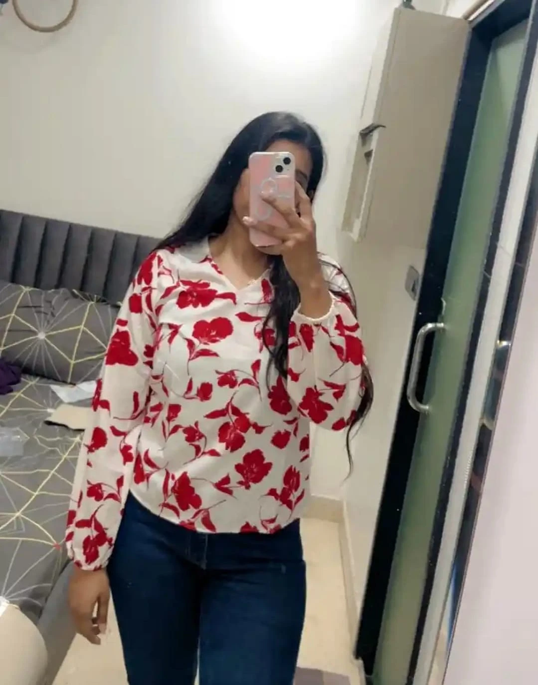 Nidhi Cam Show and Meet – Indian escort in Bangalore — 3 / 5