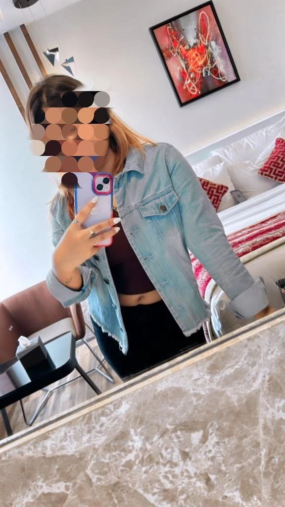Manya Roy – Indian escort in Bangalore — 1 / 2