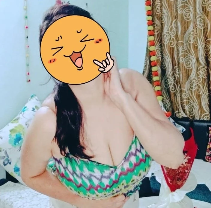 Soniya Sharma – Indian escort in Ahmedabad — 2 / 6