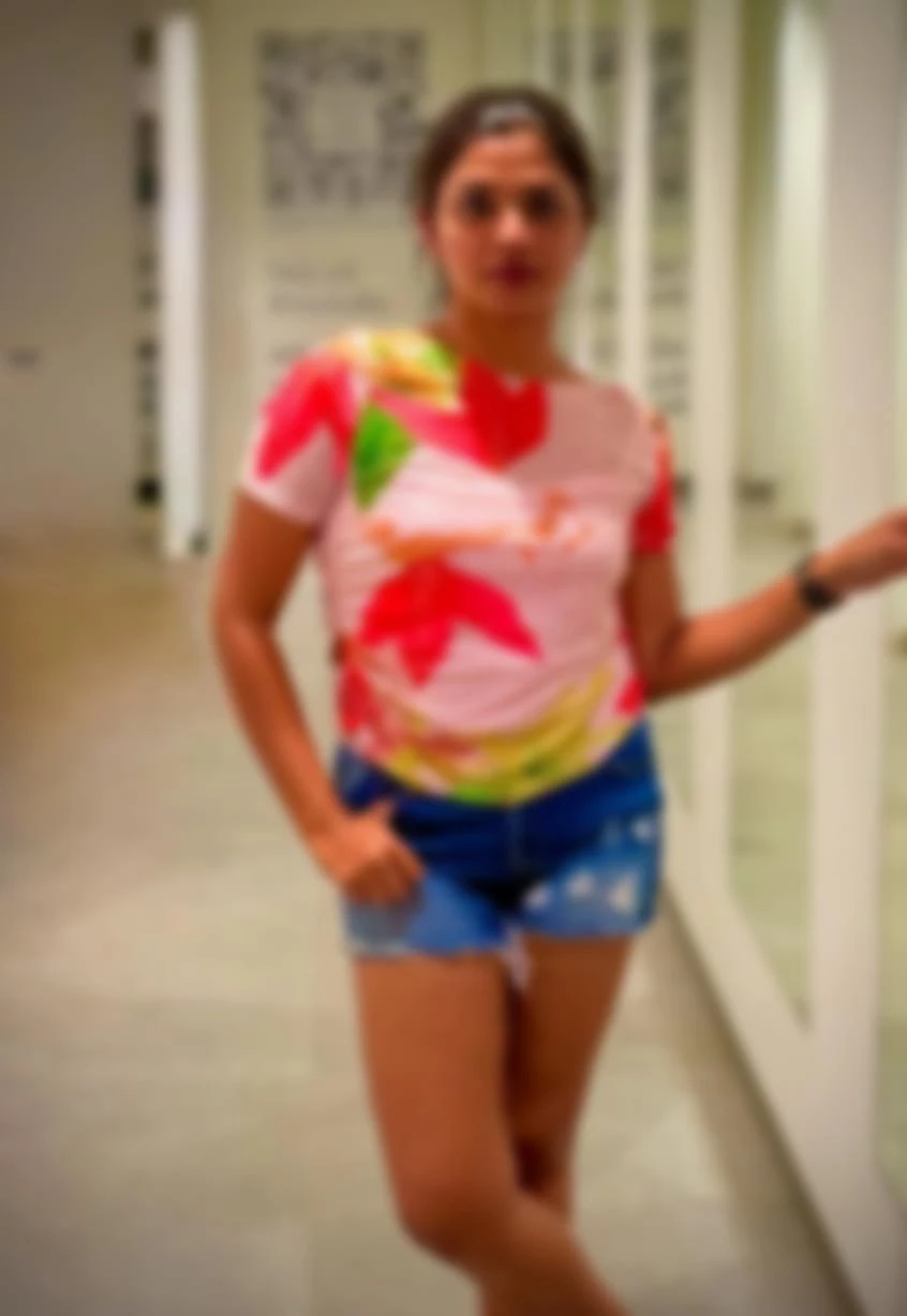 Varsha Real Meet & Cam Session Available – Indian escort in Bangalore — 2 / 4