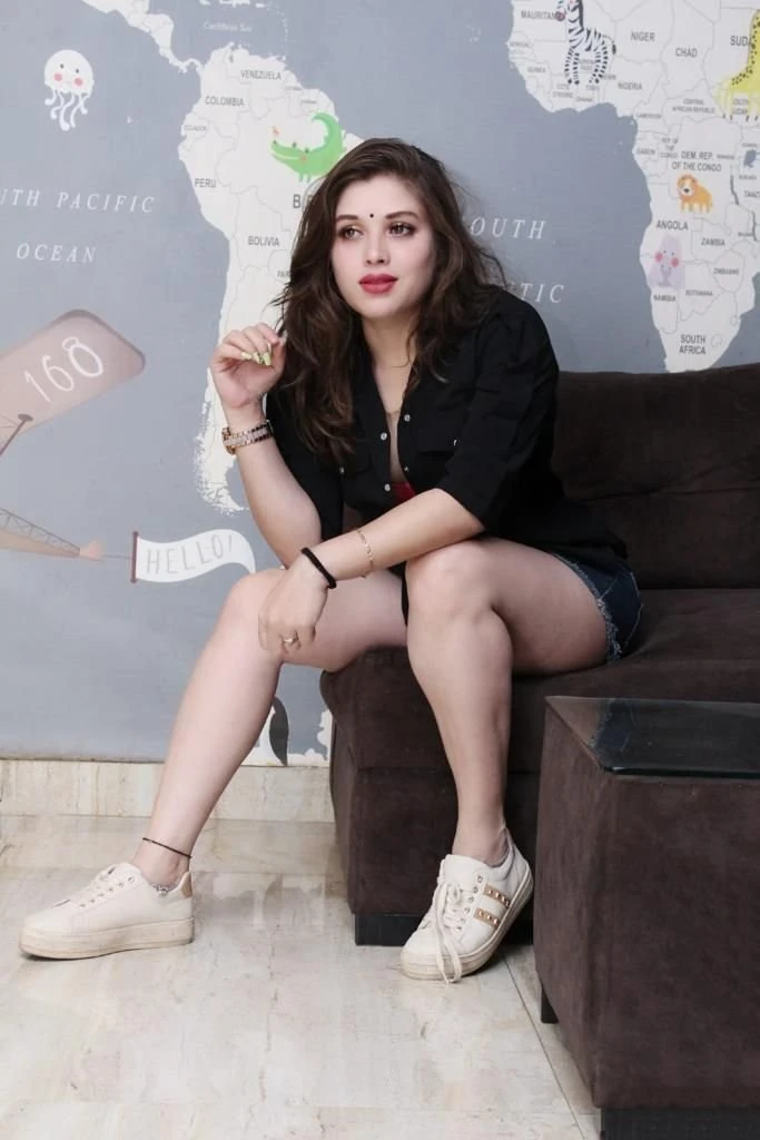 Ayushi – Indian escort in Gurgaon — 4 / 6