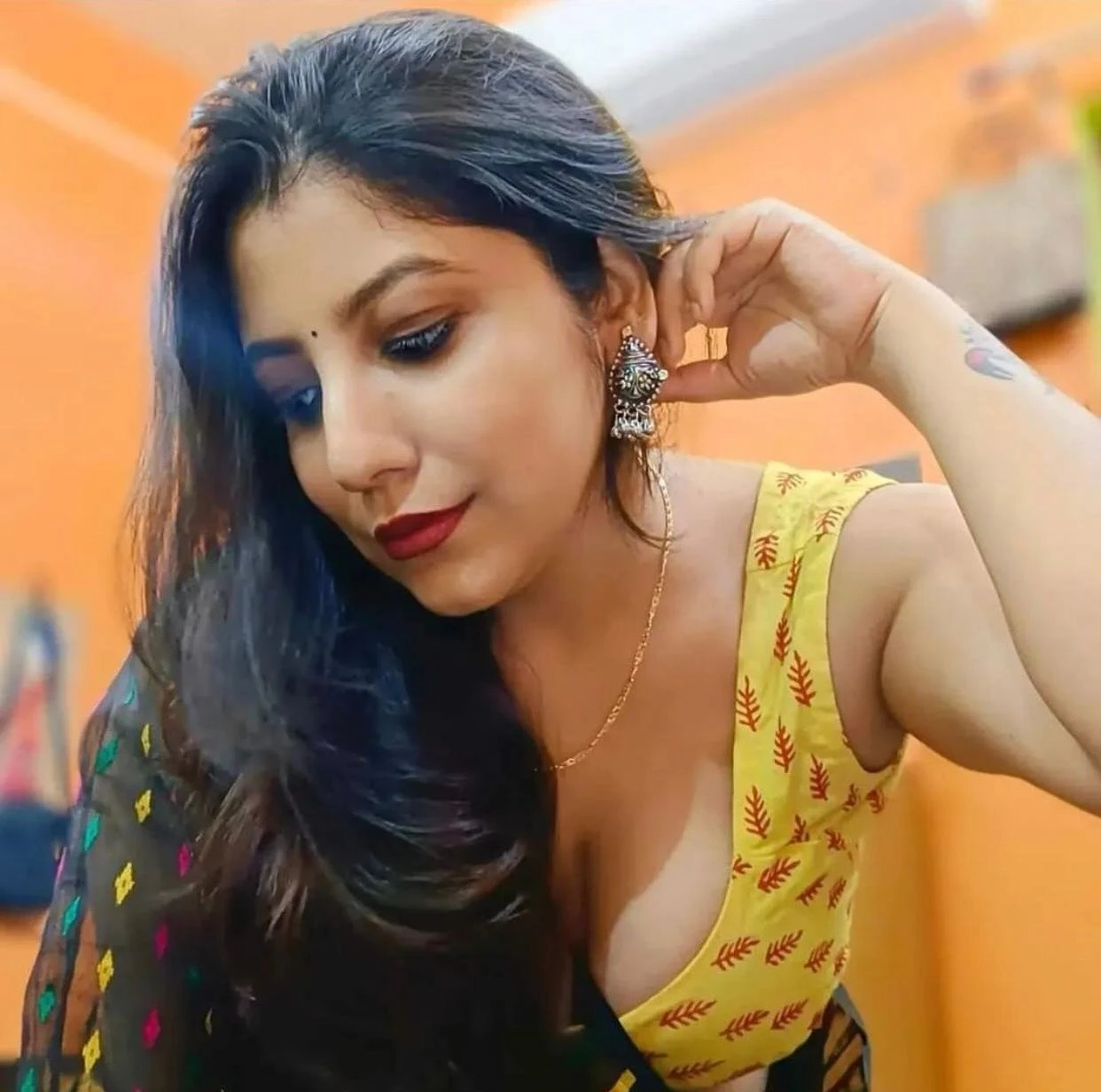 Madhuri Banerjee – Indian escort in Bangalore — 4 / 7