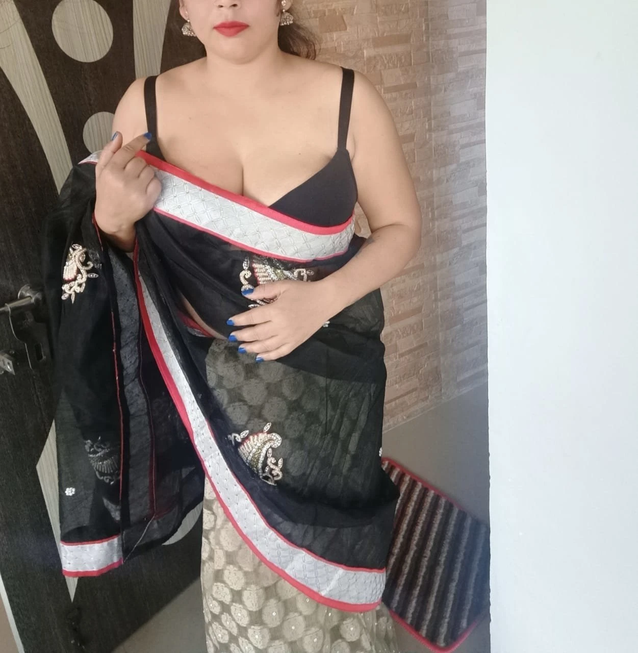 Anu Arora – Indian escort in Bangalore — 2 / 4