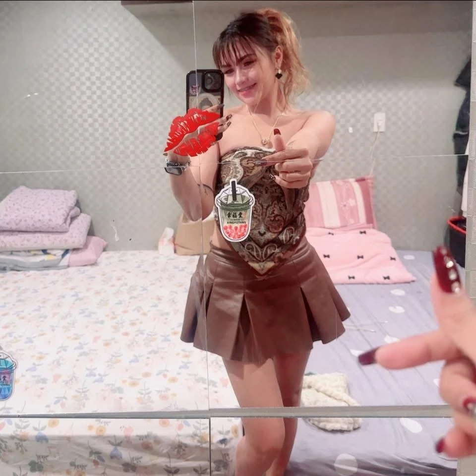Yuki – Filipino escort in Hong Kong — 4 / 6