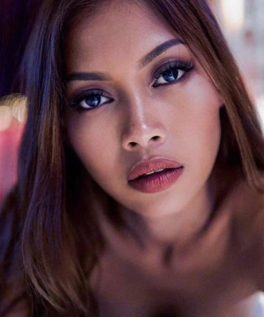 Party Queen Virginia – Filipino escort in Hong Kong — 4 / 5