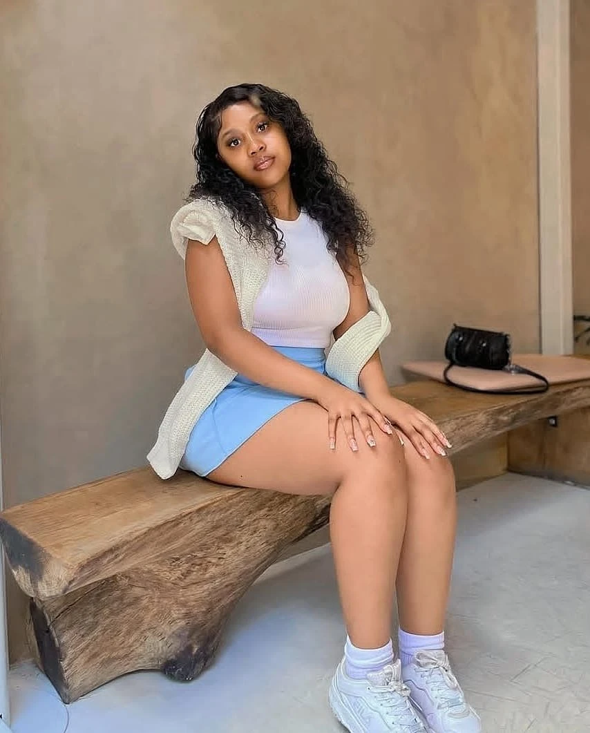 Flower – Brazilian escort in Ahmedabad — 5 / 7