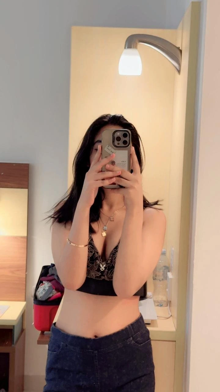 Janvi – Indian escort in Bangalore — 4 / 5