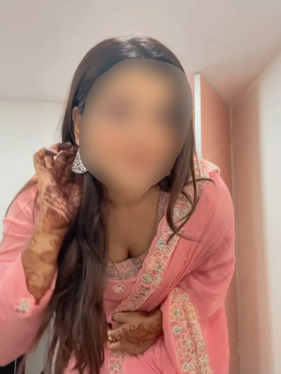 Supriya providing genuine cam show – Indian escort in Bangalore — 5 / 9
