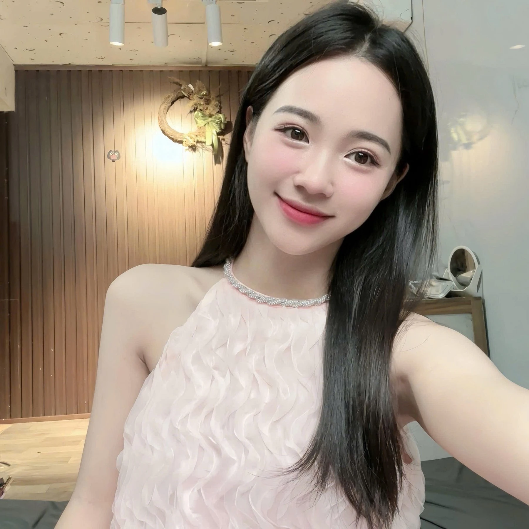 Minh – Thai masseuse in Ahmedabad — 1 / 4
