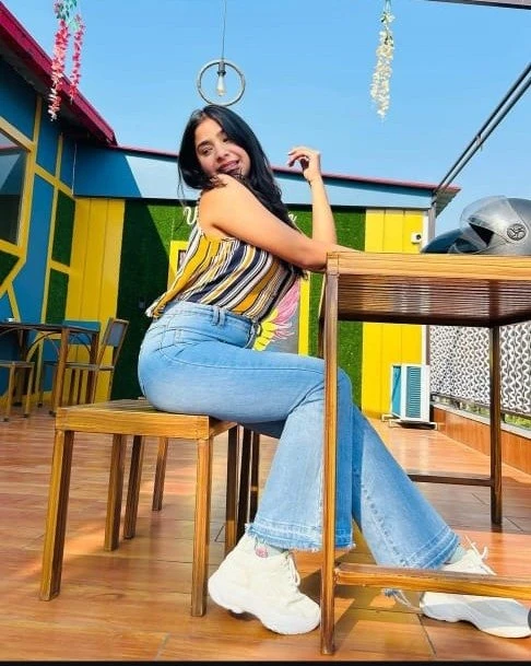 Divya – Indian escort in Bangalore — 2 / 3