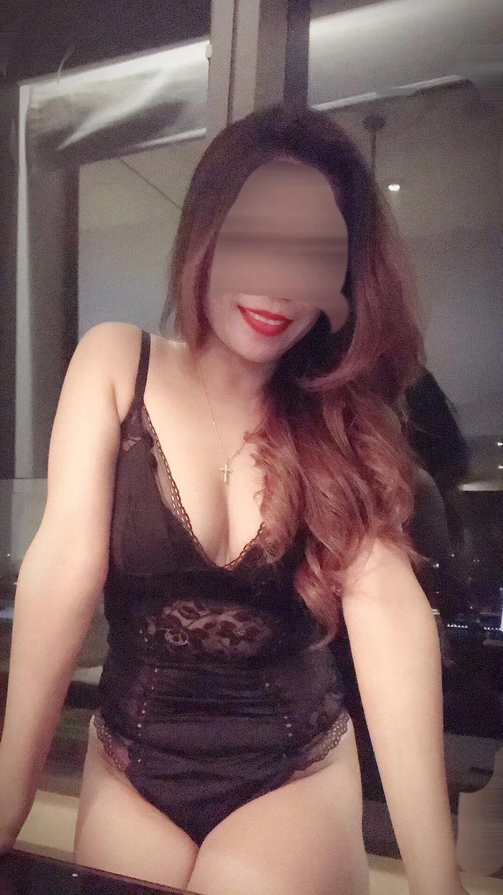 Zoe – escort in Hong Kong — 2 / 4