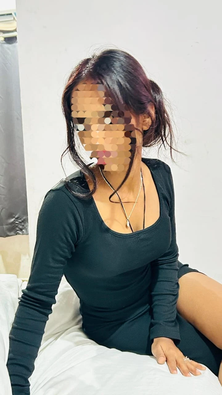 Available Meet and Cam Show – Indian escort in Bangalore — 3 / 5