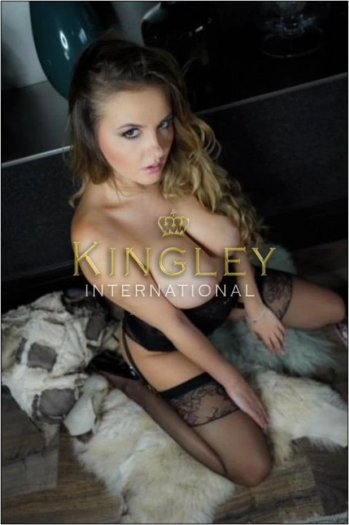 PORNSTAR CANDY ALEXA – escort in Budapest — 5 / 7