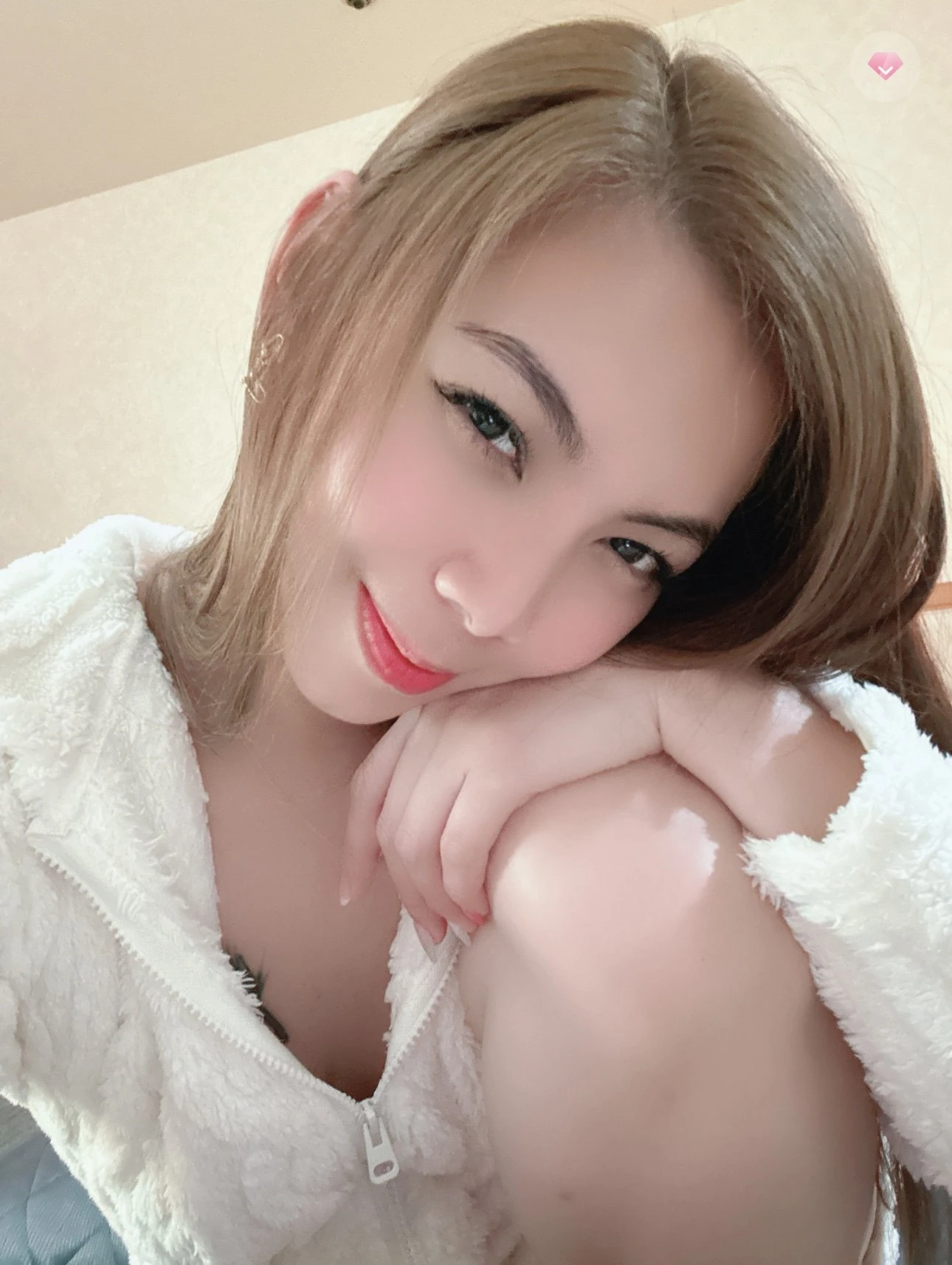 Yumi – Filipino escort in Hong Kong — 2 / 3