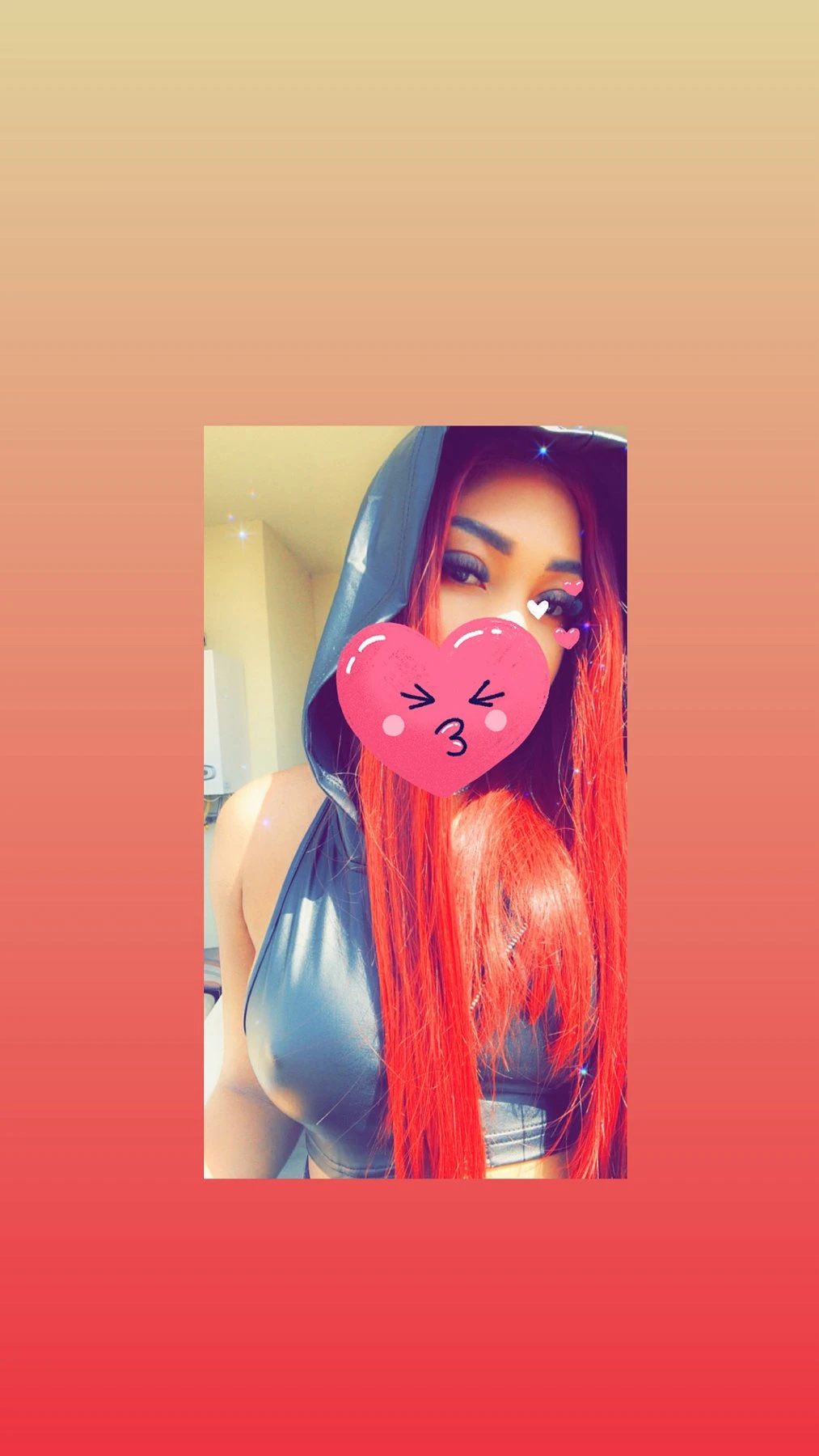Briaa – adult performer in Cotonou — 2 / 5