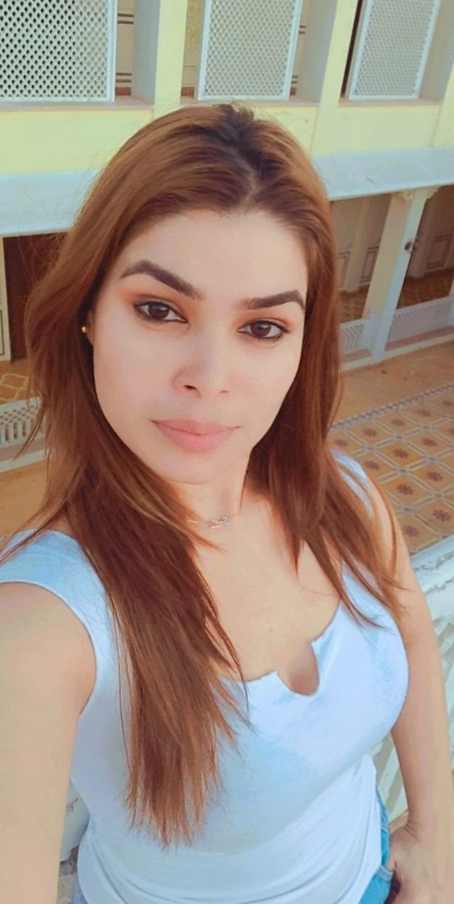 Riya Khan – Russian escort in Bangalore — 4 / 5