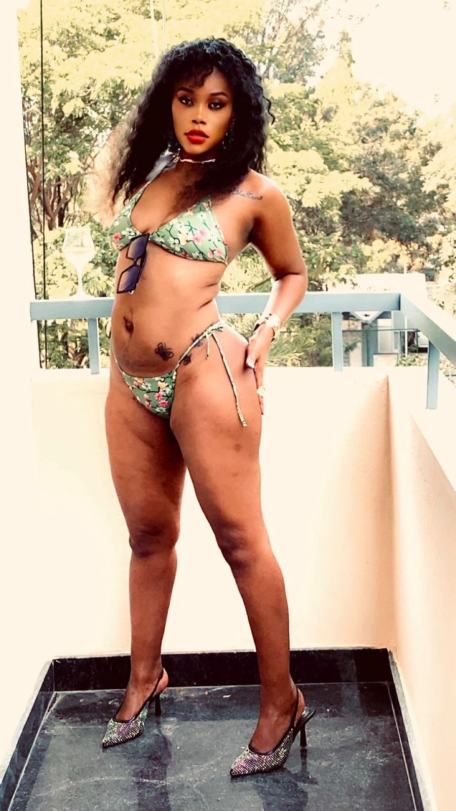 Sexy videos calls available. – Burundian escort in Bangalore — 4 / 11