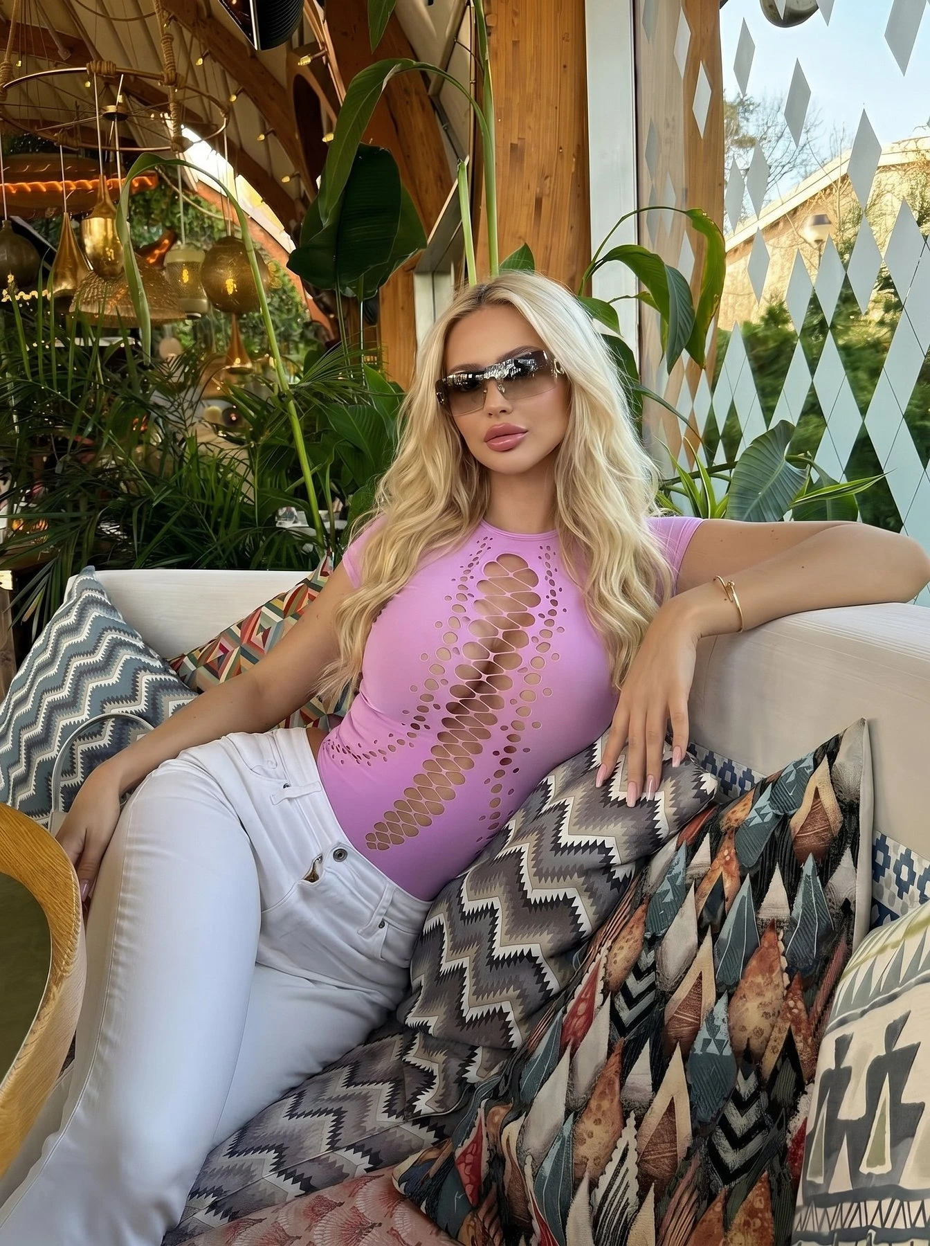 Victoria – Russian escort in Hong Kong — 6 / 7