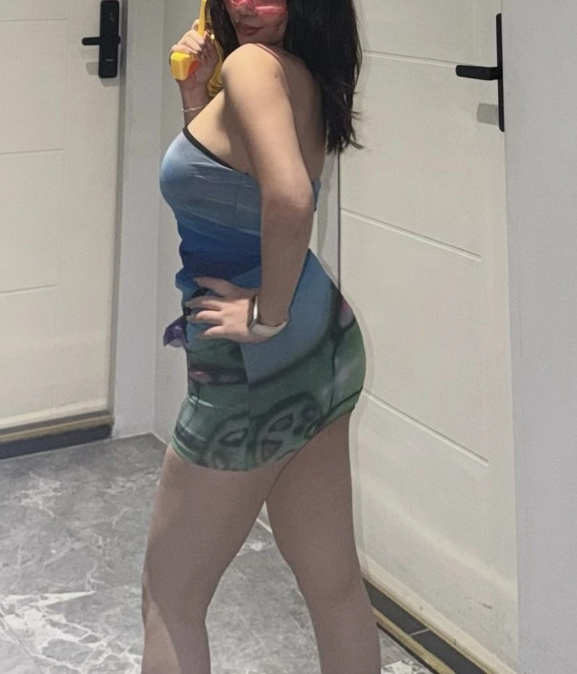 Red – escort in Hong Kong — 5 / 6