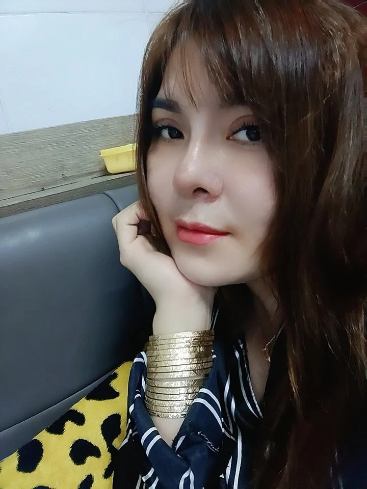 Hana – Vietnamese escort in Ahmedabad — 4 / 6